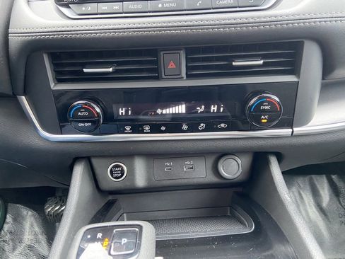 Used 2023 Nissan Rogue SV image 19