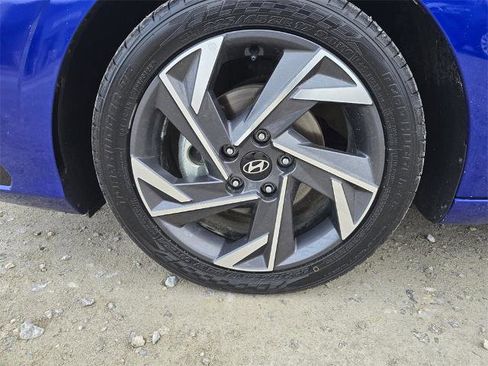 Used 2024 Hyundai Elantra Limited image 2