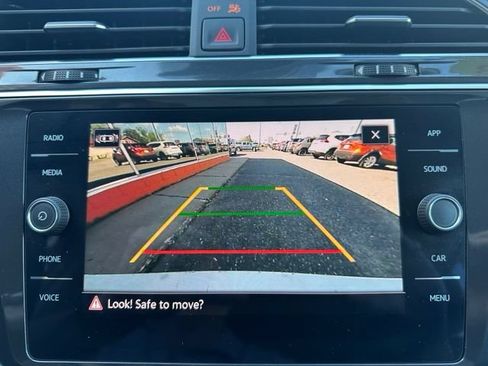 Used 2023 Volkswagen Tiguan SE AWD/4WD image 27