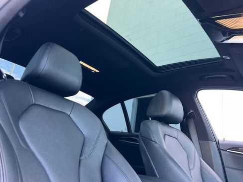 Used 2018 BMW 530e w/ Premium Package 2 RWD image 19
