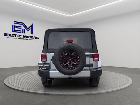 Used 2016 Jeep Wrangler Unlimited Sahara w/ Max Tow Package AWD/4WD image 4