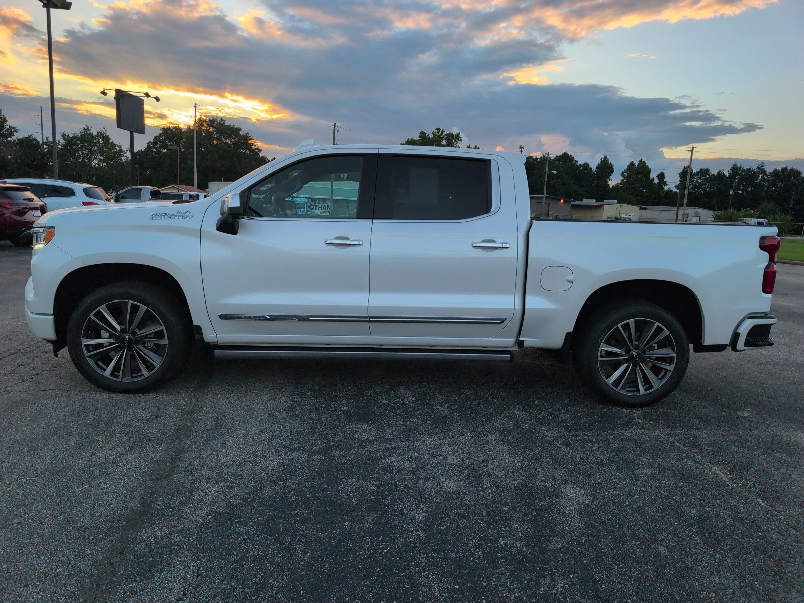 Used 2025 Chevrolet Silverado 1500 High Country AWD/4WD image 2
