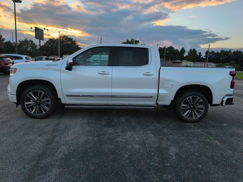 Used 2025 Chevrolet Silverado 1500 High Country AWD/4WD image 2