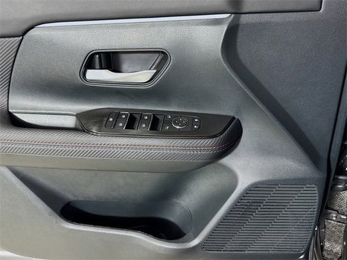 Used 2025 Nissan Kicks SR image 15