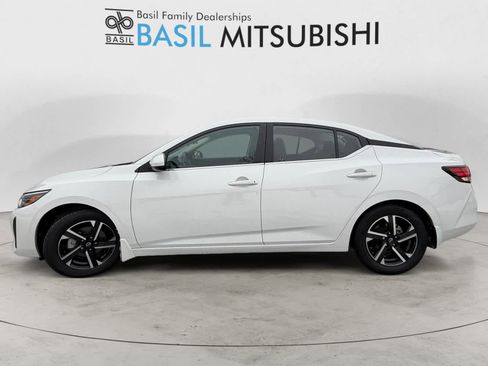 Used 2025 Nissan Sentra SV image 2