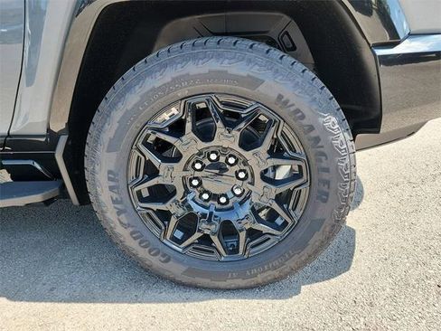 New 2025 GMC Hummer EV 2X image 28