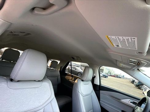 New 2025 Ford Explorer Active w/ Active Comfort Package image 21