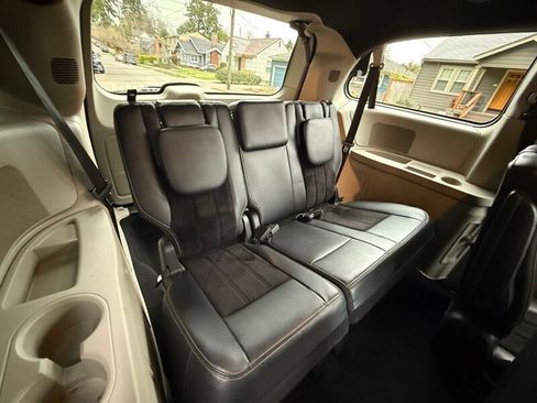 Used 2017 Dodge Grand Caravan SXT image 14