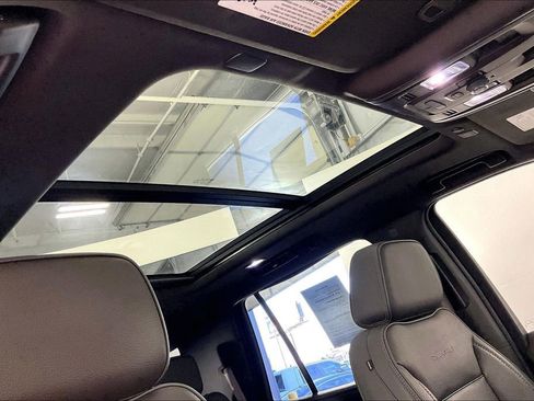 Used 2022 GMC Yukon Denali w/ Denali Premium Package RWD image 23