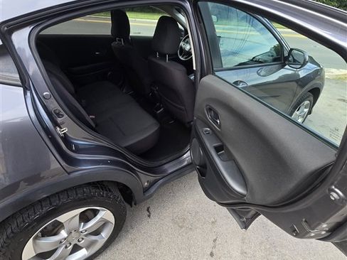 Used 2018 Honda HR-V LX image 8