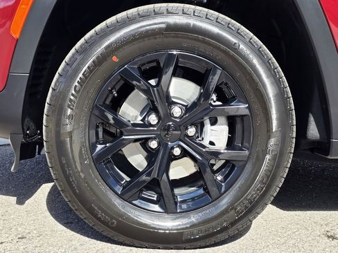 New 2025 Jeep Grand Cherokee 4WD image 9