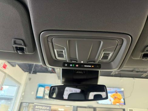 Used 2025 GMC Sierra 1500 SLT image 22