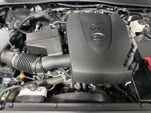 Certified 2023 Toyota Tacoma SR5 AWD/4WD image 40