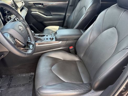 Used 2020 Toyota Highlander Limited AWD/4WD image 10