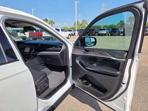 Used 2024 Jeep Grand Cherokee L Limited w/ Luxury Tech Group II RWD image 18