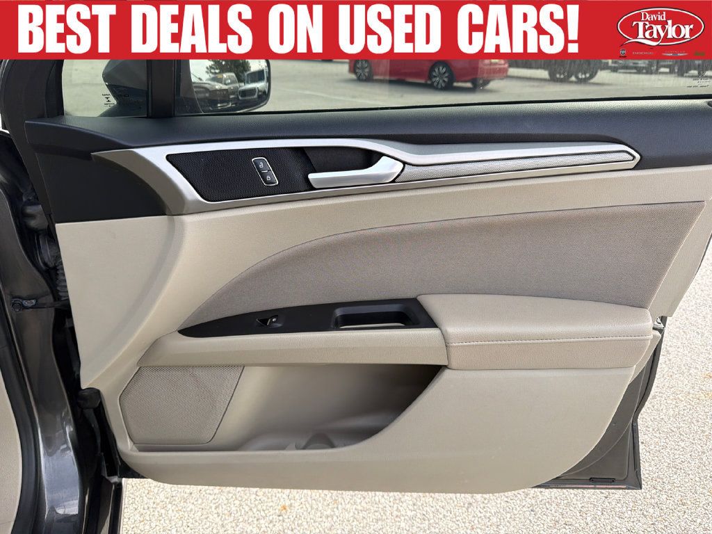 Used 2019 Ford Fusion SE FWD image 33