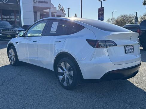 Used 2022 Tesla Model Y Long Range image 4