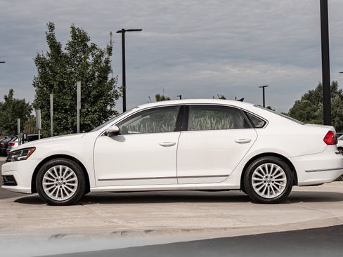 Used 2016 Volkswagen Passat 1.8T SE FWD image 6