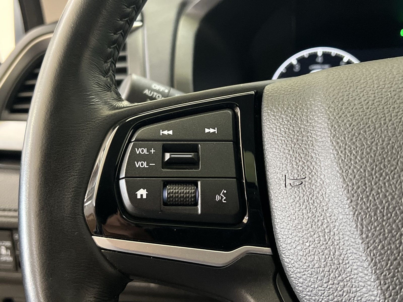 Used 2025 Honda Odyssey EX-L image 34