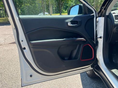 Used 2019 Jeep Compass Trailhawk AWD/4WD image 9
