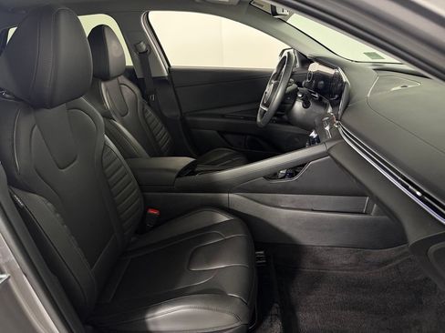 Used 2025 Hyundai Elantra Limited FWD image 31