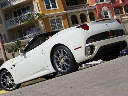 Used 2014 Ferrari California RWD image 69