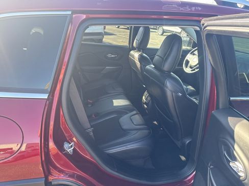 Used 2019 Jeep Cherokee Latitude Plus w/ Comfort/Convenience Group image 21