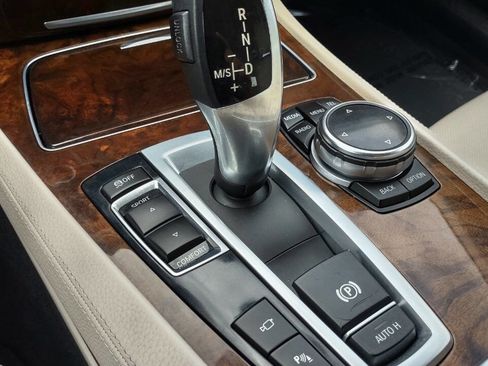 Used 2014 BMW 740Li image 25