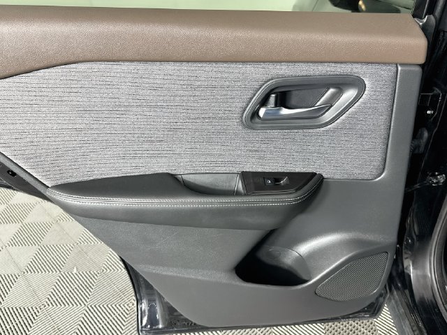 Used 2021 Nissan Rogue SV FWD image 23