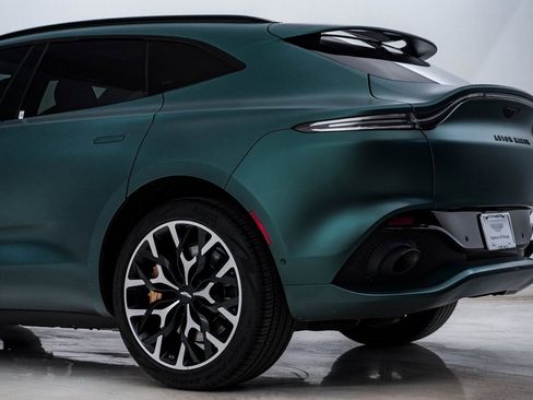 Used 2022 Aston Martin DBX image 11
