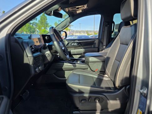 Used 2025 Chevrolet Suburban Premier image 13