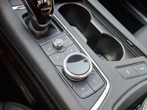 Certified 2022 Cadillac XT5 Premium Luxury image 19