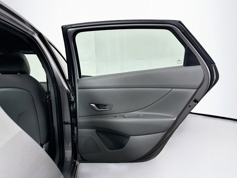 Used 2021 Hyundai Elantra SEL image 29