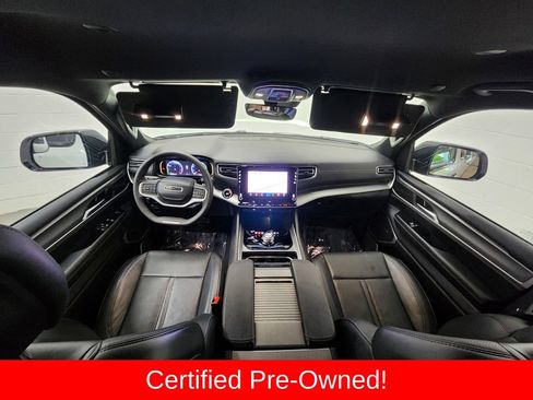 Certified 2025 Jeep Wagoneer Series II w/ 8-Passenger Seating Package AWD/4WD image 29