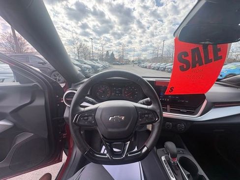 Certified 2025 Chevrolet Trax RS image 9
