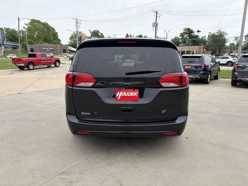Used 2019 Chrysler Pacifica Limited w/ Advanced Safetytec Group FWD image 7