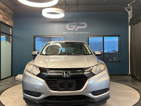Used 2018 Honda HR-V LX image 8