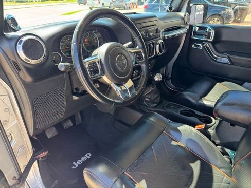 Used 2011 Jeep Wrangler Sahara w/ Connectivity Group image 13