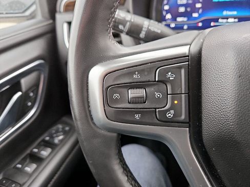 Used 2023 Chevrolet Suburban Premier image 17