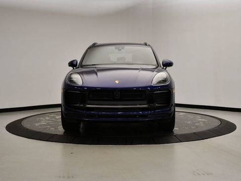 Certified 2025 Porsche Macan image 10