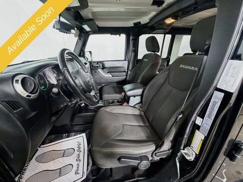 Used 2018 Jeep Wrangler Unlimited Sahara w/ Connectivity Group AWD/4WD image 17