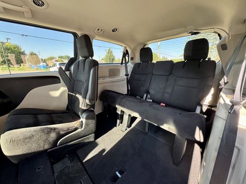 Used 2015 Dodge Grand Caravan SXT w/ UConnect Hands-Free Group image 16