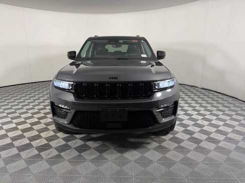 Certified 2023 Jeep Grand Cherokee Limited w/ Black Appearance Package AWD/4WD image 5