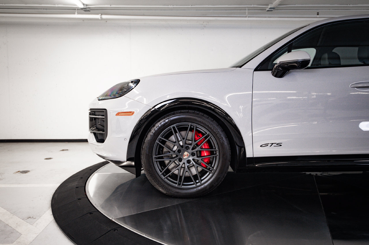 Certified 2026 Porsche Cayenne GTS AWD/4WD image 11