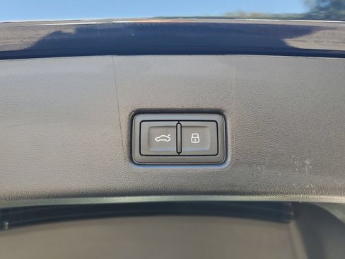 Used 2024 Audi Q4 e-tron Premium Plus w/ Premium Plus AWD/4WD image 9