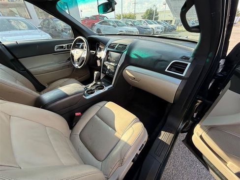 Used 2014 Ford Explorer XLT w/ Equipment Group 202A AWD/4WD image 34