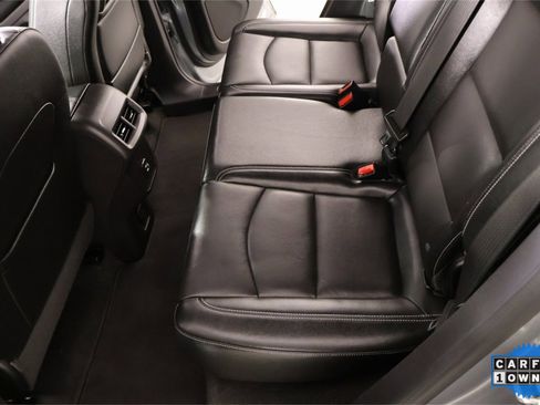 Used 2024 GMC Terrain SLT image 11