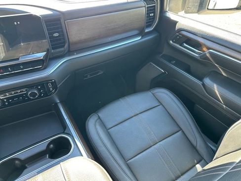 Used 2024 Chevrolet Silverado 2500 High Country w/ Technology Package AWD/4WD image 25