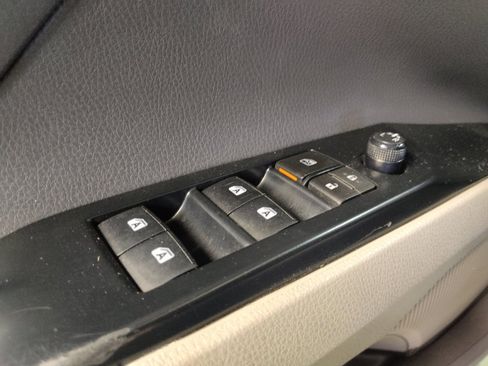 Used 2018 Toyota Camry LE image 27