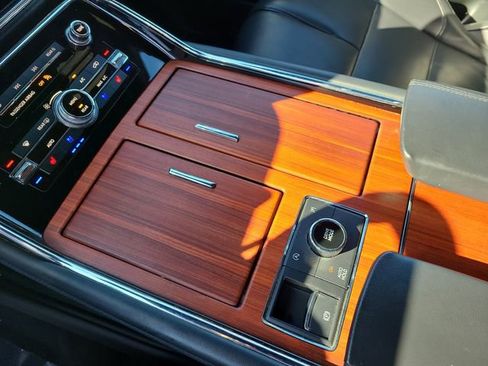Used 2024 Lincoln Navigator Premiere image 36
